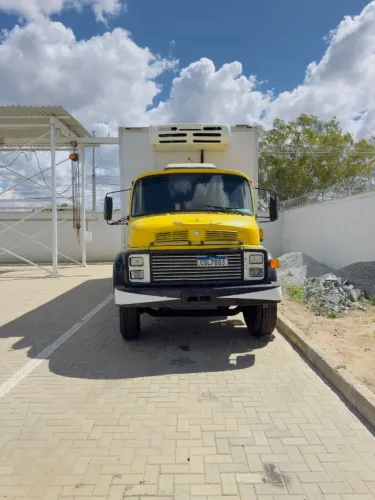 Caminhao Mercedes 1516 baú frigorifico 