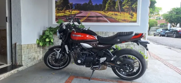 KAWASAKI Z900 RS LINDA MOTO