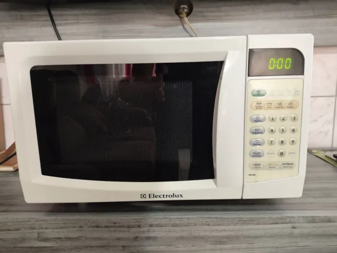 Microondas Electrolux,17L,110V, entrego e dou garantia