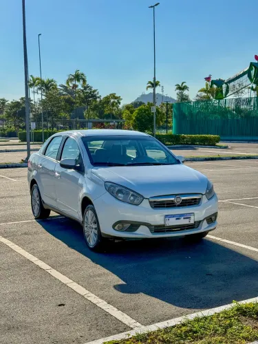 Fiat Grand Siena Essence 1.6 Flex 16V 2013