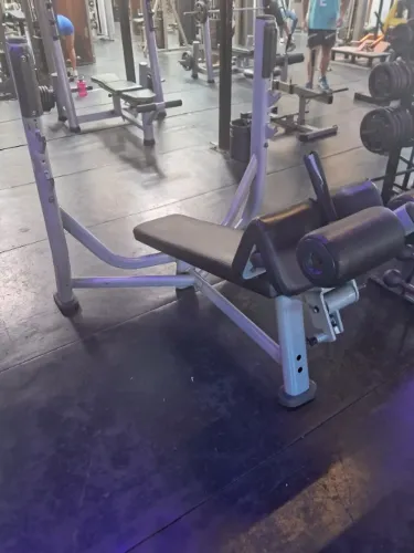 SUPINO DECLINADO LIFE FITNESS - R$ 900