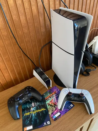 PS5 SLIM COMPLETO (2 CONTROLES, BASE, CAIXA)