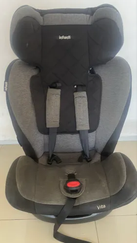 Cadeira de carro marca infantil 380 reais