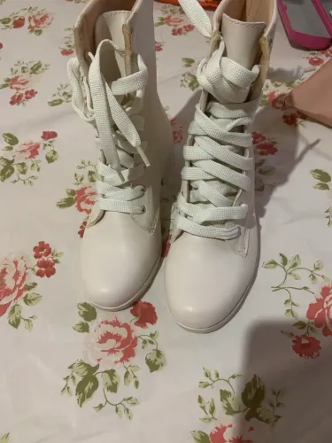 Vende-se Bota nunca usada 