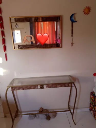 Vende-se espelho e mesa aparador