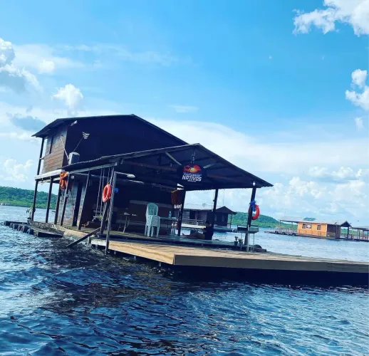 Flutuante com 2 dormitórios à venda 
