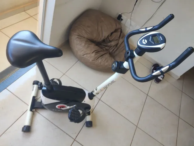 Bicicleta ergométrica Kikos KV 3.1 8 regulagem
