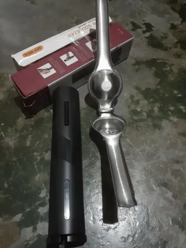 Abridor de vinhos eletrônicos c/ espremedor de limão