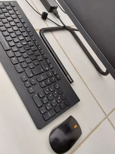 ALL in One Lenovo ideacentre A340 23.8"_Intel i38a Gen/1 TB/40B Ram T teclado e mouse