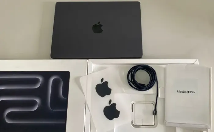 MacBook Pro 14" Apple M3 Pro (18GB RAM / 512GB SSD) - Pouco Uso!
