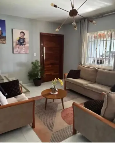 CASA COM AREA DE 450m2 - 3 quartos/suite/piscina