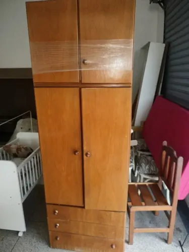GUARDA ROUPA DE MADEIRA SOLTEIRO