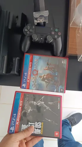 PS4 semi-novo conservado 