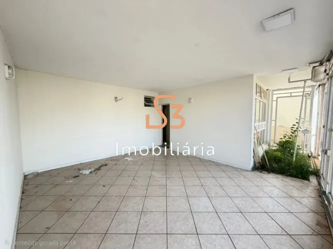 Casa para Locação no Bairro Martins em Uberlândia-MG: 3 quartos, 2 suítes, 4 banheiros e 1