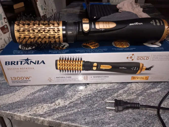 Escova Rotativa Britânia Golden Rose Bivolt 1300W Cerâmica 4 em 1 semi nova