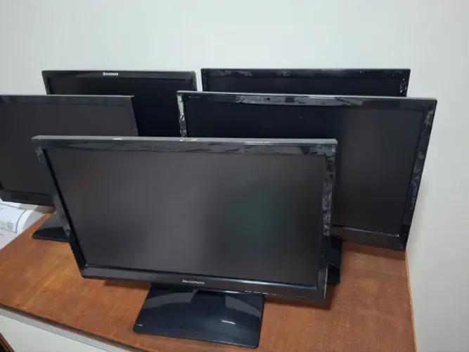 Monitores 19,5" - Lenovo e LG