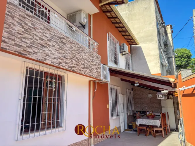 Linda casa duplex 225m², com 3 quartos sendo 2 suites, em Maruípe - Vitória - ES