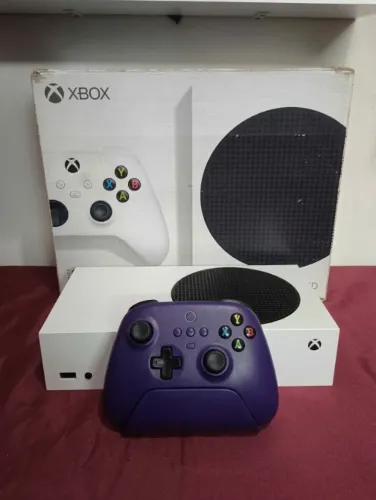 Xbox Series S 512GB SSD na Caixa com Controle 8bitdo ultimate
