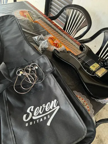 Guitarra Seven preta