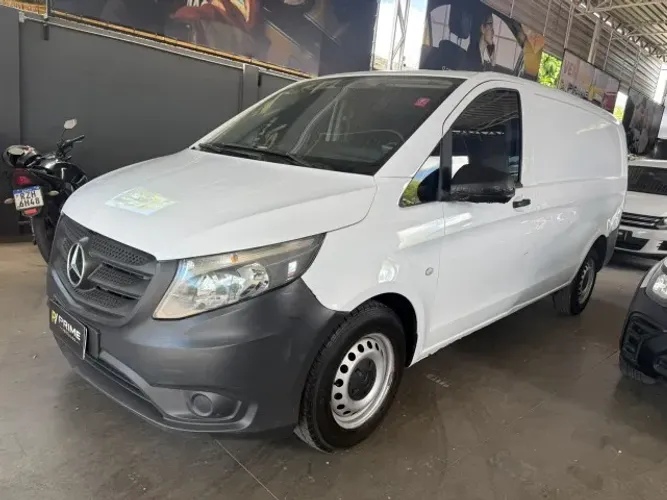 Mercedes-Benz Vito 111 CDI Furgão 1.6 TB Diesel 4P MEC 2016