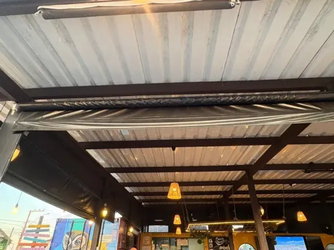 TOLDO RETRÁTIL PARA COMÉRCIO - NAVEGANTES SC