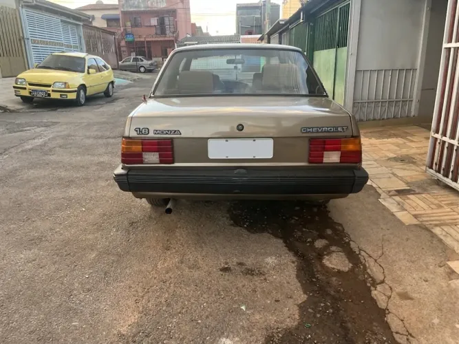 Chevrolet Monza Classic SE 2.0 /mpfi E EFI 2P E 4P 1986