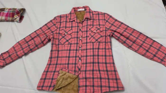 Camisa feminina apeluciada