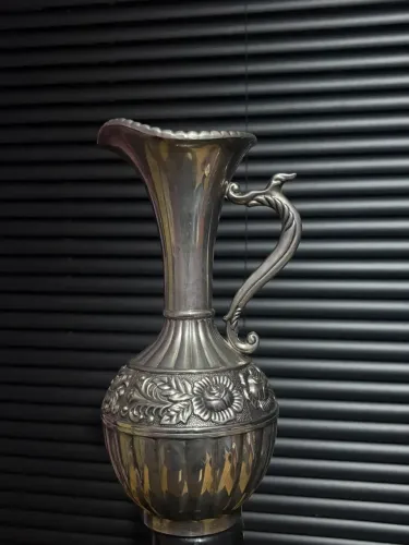 Vaso prateado sofisticado
