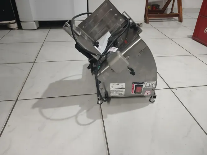 Fatiadeira inox semi nova na garantia