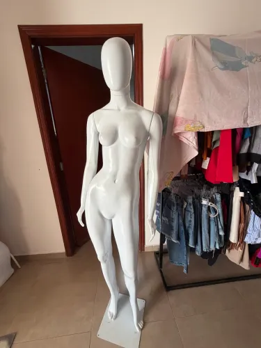 manequim P seminovo