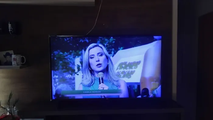 Vendo TV LG 43 polegadas, modelo 43LJ5550, tela Full HD