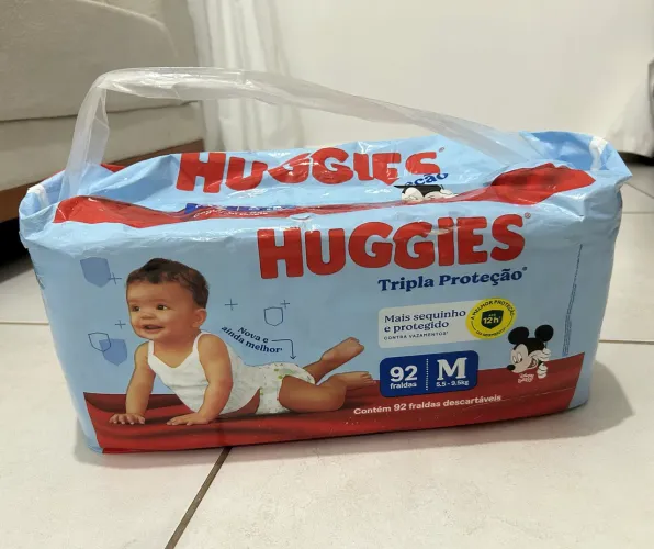 Fralda Huggies Tripla Proteção Tamanho M com 92 unidades