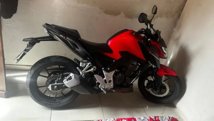 Vende-se CB Twister 300