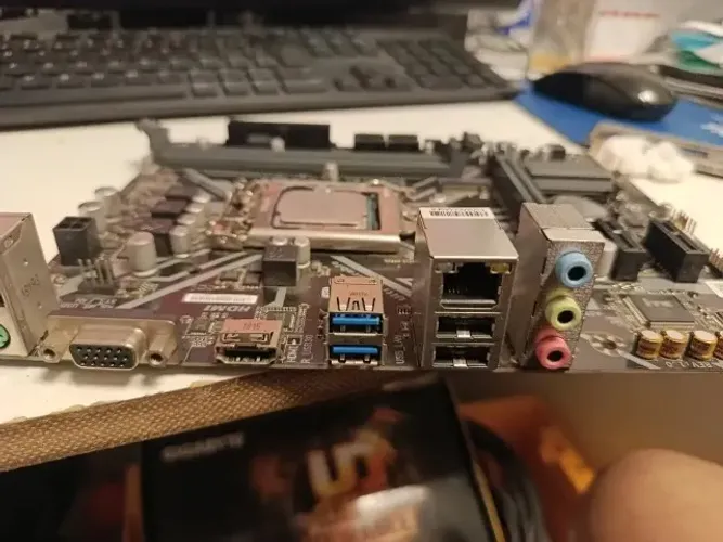 KIT GIGABYTE H310m M2 + I5 8400 + NVME 256 SAMSUNG