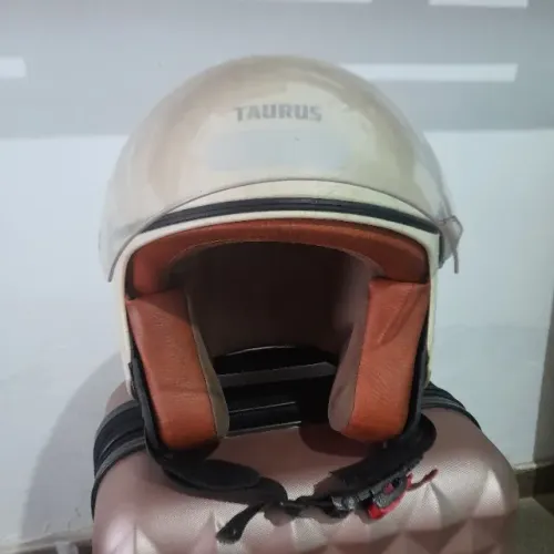 Capacete Taurus Branco forrado