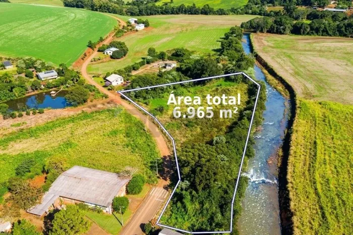 Chácara com Riacho e Área Verde em Região Próxima ao Centro da Cidade