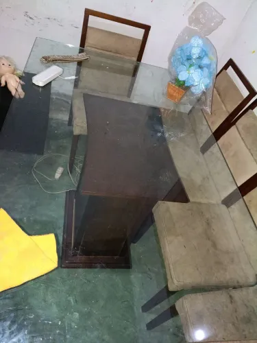 Mesa de vidro de 6 cadeiras preço negociável