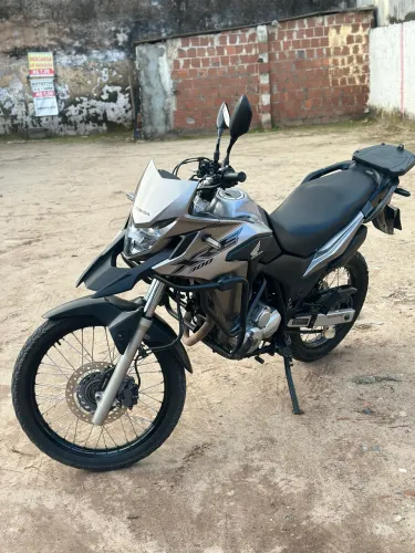 Xre 300 apenas 31000 km moto muito conservada , revisada e de procedência!