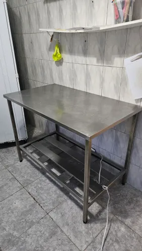 Mesa de inox em perfeito estado