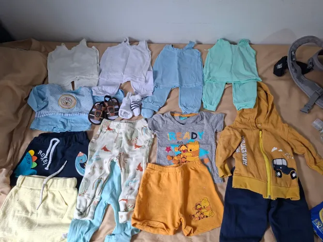 Lotinho de roupas de bebê menino (1 a 3 meses) + bomba extratora de leite 