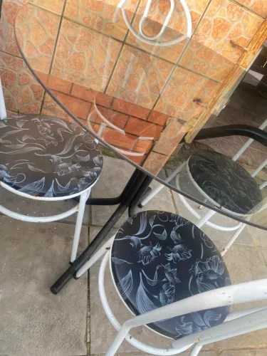 Mesa de vidro 4 lugares com cadeiras