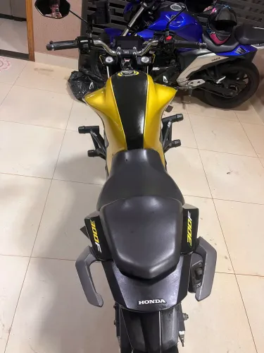 Vendo CB 300 Twister 2023 muito nova