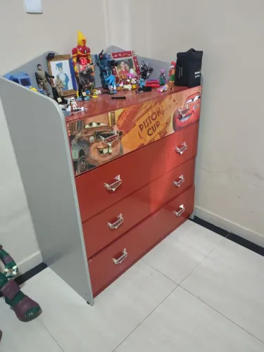 Cômoda carros filme