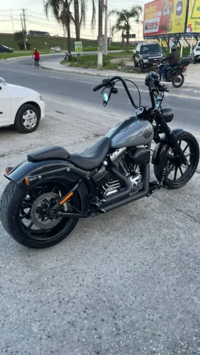HARLEY-DAVIDSON SOFTAIL BREAKOUT 2015 está impecave mais de 20k em acessórios, pintura top