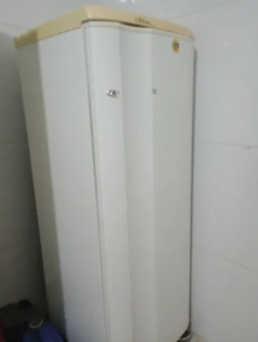 Vendo essa geladeira por 350,00 não faço entrega