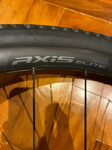 Par de rodas Axis Elite Disc 700c novas completas