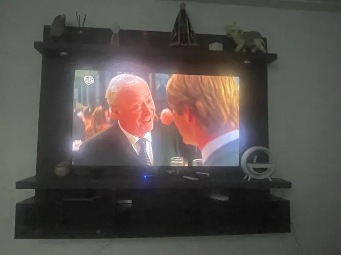 Painel suspenso para TV