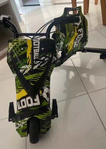Triciclo eletrônico infantil 