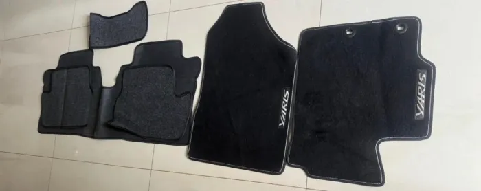 Jogo de Tapetes Original Toyota Yaris - Novo e Sem Uso!