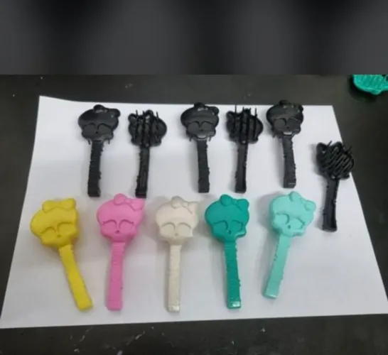 Lote de escovas monster high